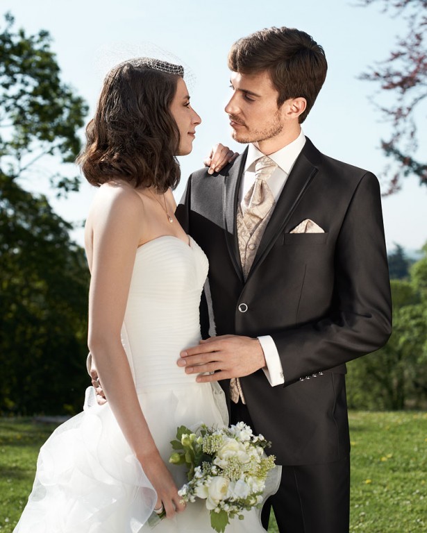 Дополняя друг друга: свадебное платье и костюм жениха 