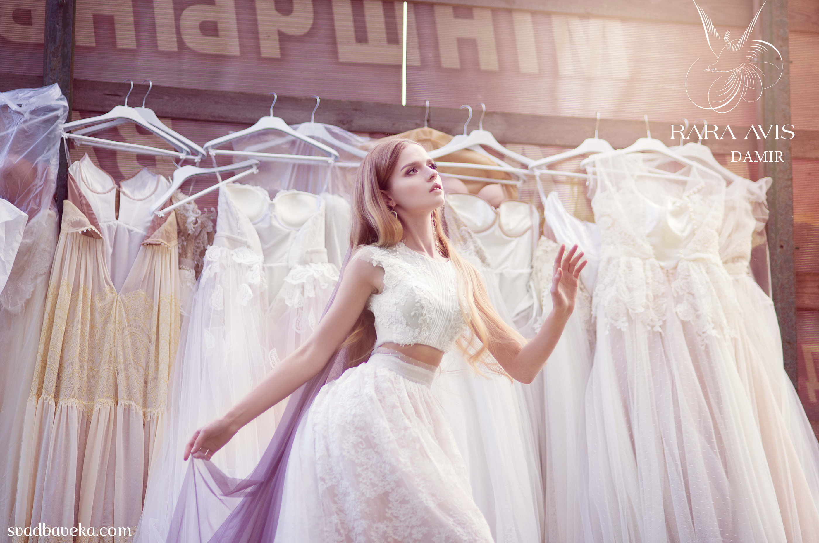 Платье кроп-топ: смелый тренд в мире свадебной моды