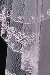Свадебная фата с гребнем, украшенная кордовой ручной вышивкой с обрамлением жемчугом	№ HJ666-1	