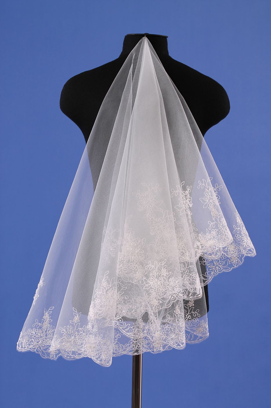 Свадебная фата, украшенная бисером и вышивкой по краю № HJ682-1	 - 3